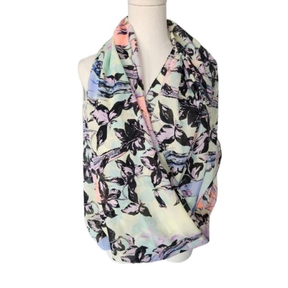 2/$15โ- Infinity scarf - multi coloured floral - Picture 1 of 2